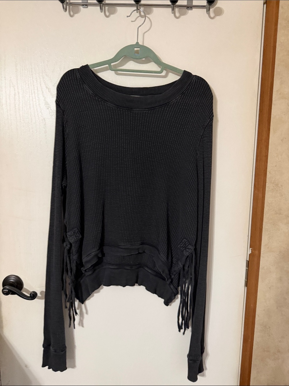 Women’s Black Thermal Fringe Hem Long-Sleeve Top
